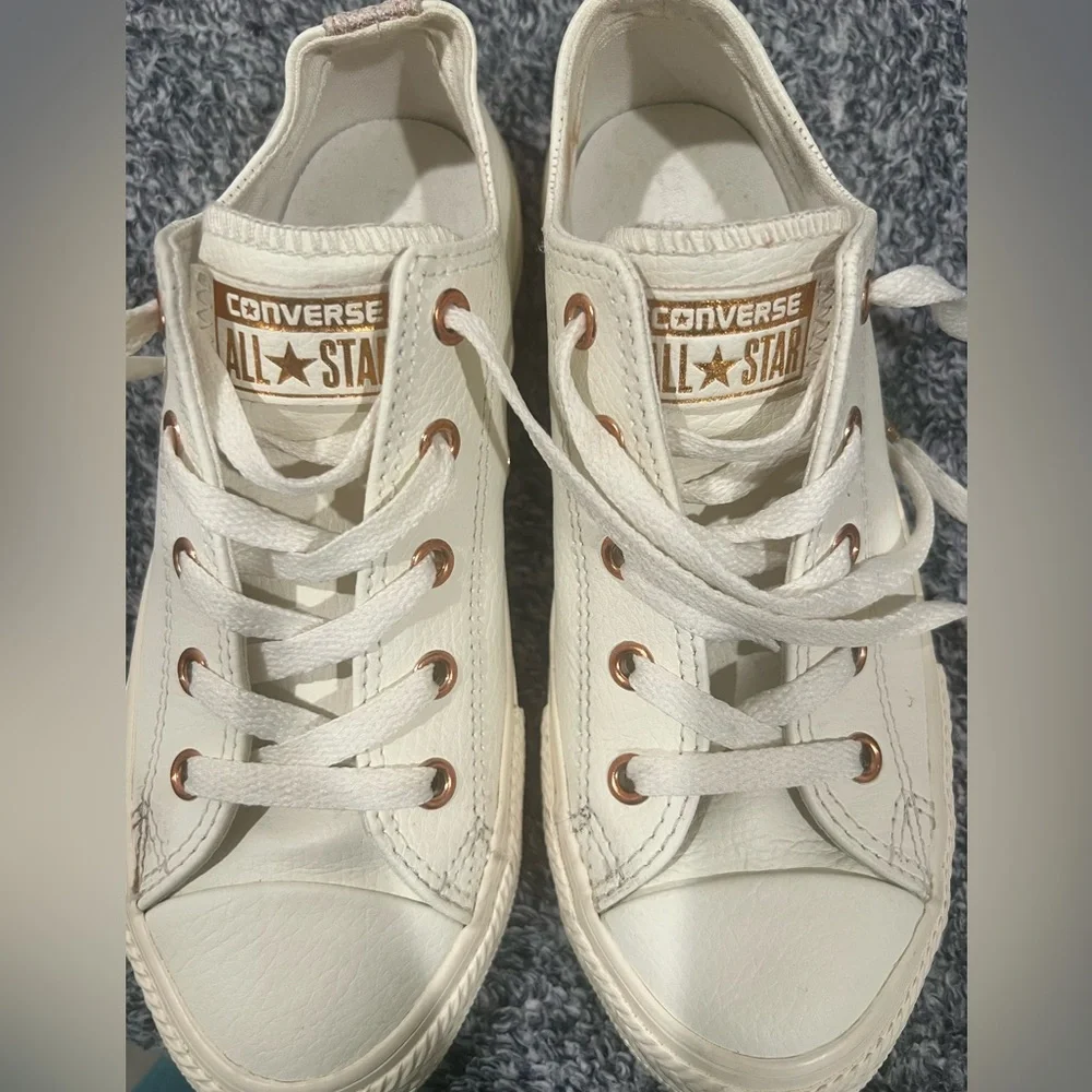 Converse chuck Taylor All Star/ Youth / Sneakers with Gold Accents